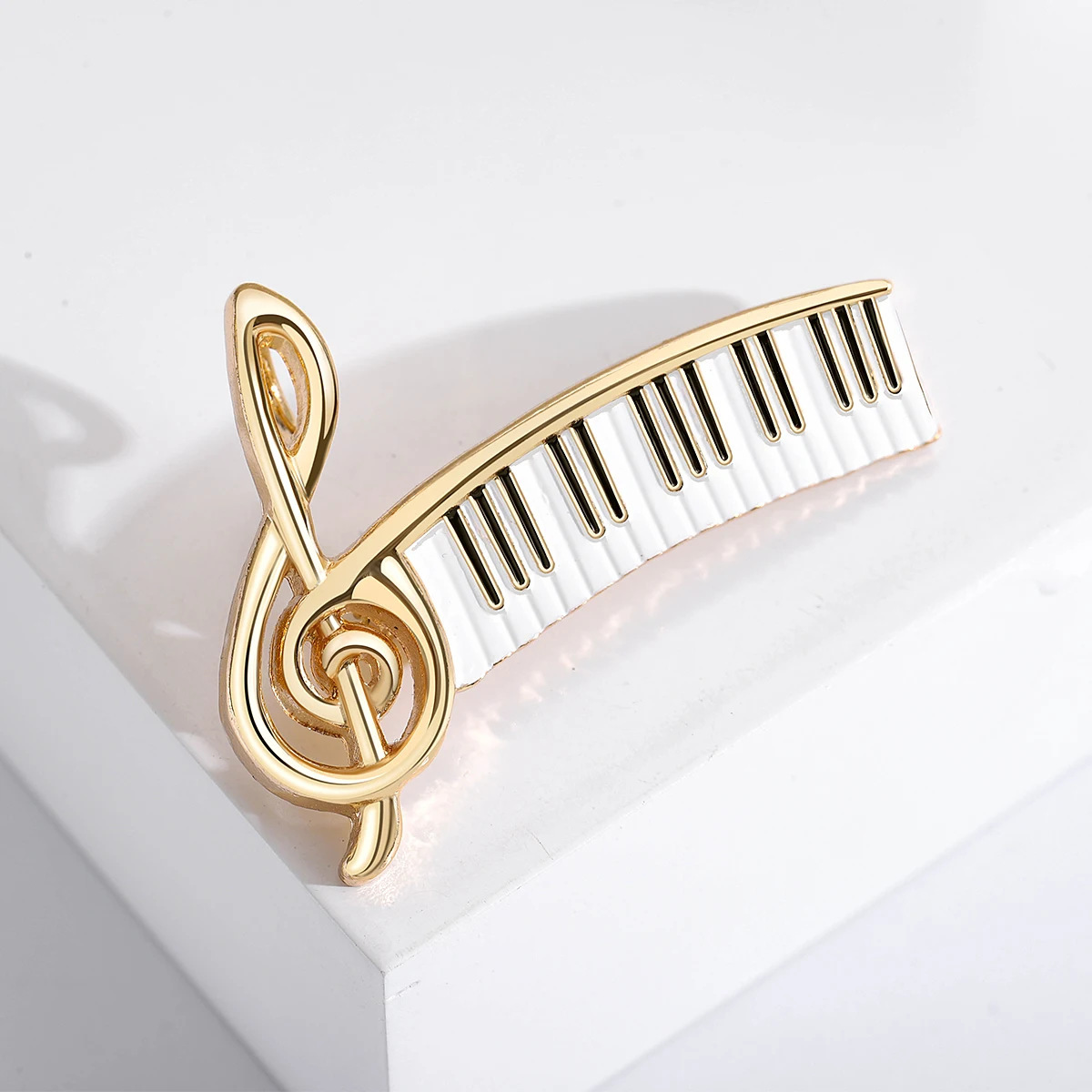 Broche à vêtements style lettre, mignonne et haut de gamme, avec motif floral et piano, accessoires DIY, style dessin animé transfrontalier._voghion.com