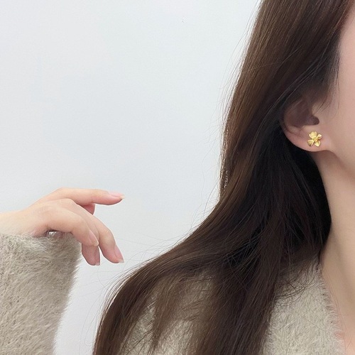 Gentle Gardenia Flower Earrings for Women - Simple, Versatile, Fashionable S925 Silver Hoop Earrings - Ins Inspired, Unique Design, Trendy Accessory