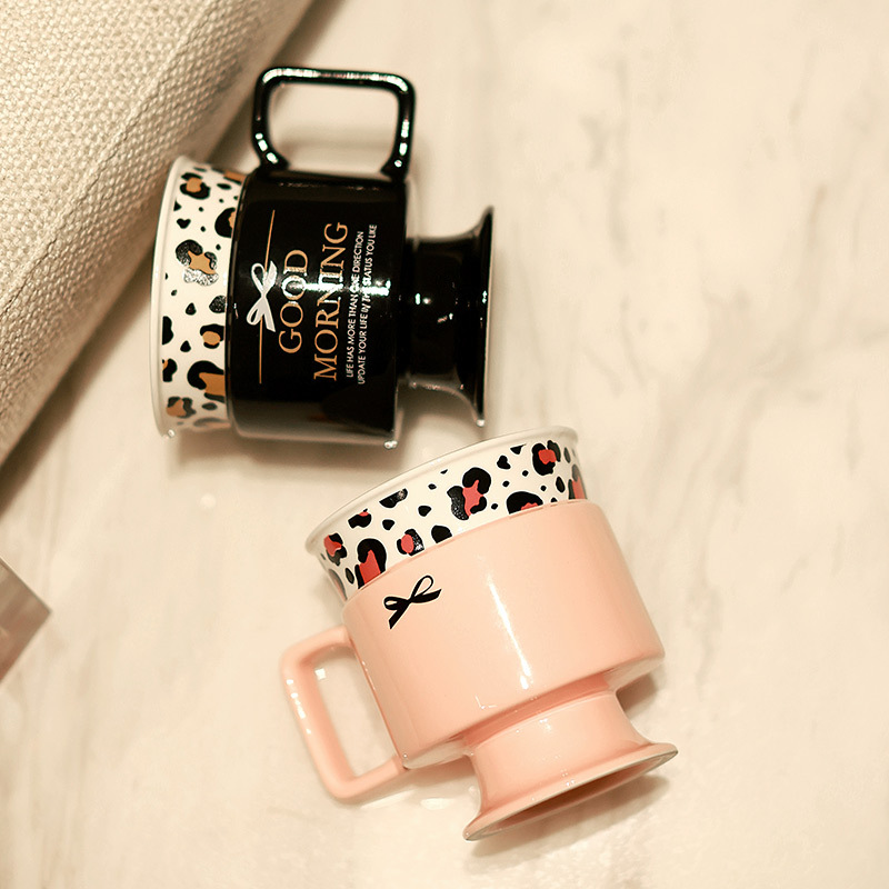 Taza de cerámica floral pequeña retro Taza de lujo ligera de estilo europeo Taza de café de oficina de alto valor Taza de desayuno