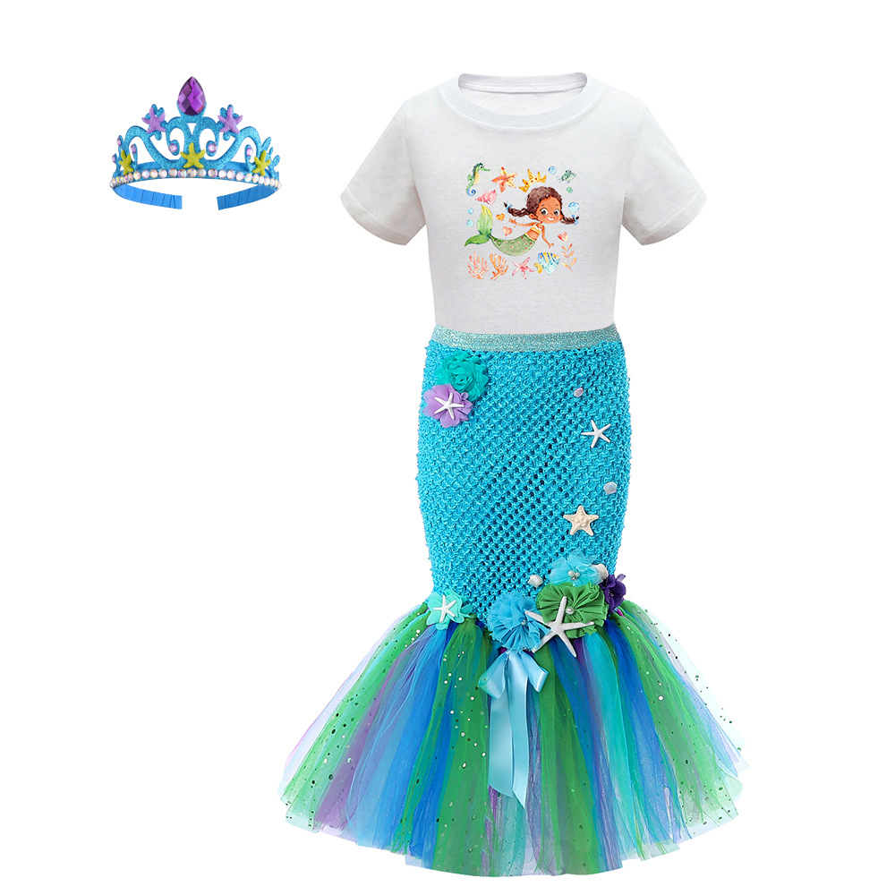 Зеленая футболка, аксессуар для волос, крой «рыбий хвост»