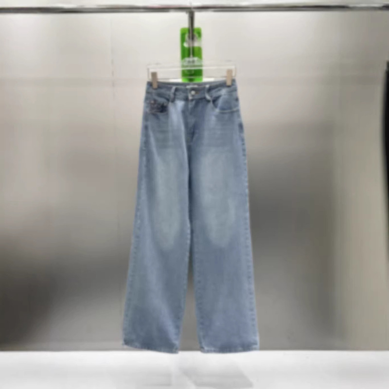Xiaoxiang 26Ss Early Spring Series New Double-C Rhinestone High-Waisted Jeans That Elongate the Lower Body Proportion Xiaoxiang 26Ss Early Spring Series New Double-C Rhinestone High-Waisted Jeans That Elongate the Lower Body Proportion