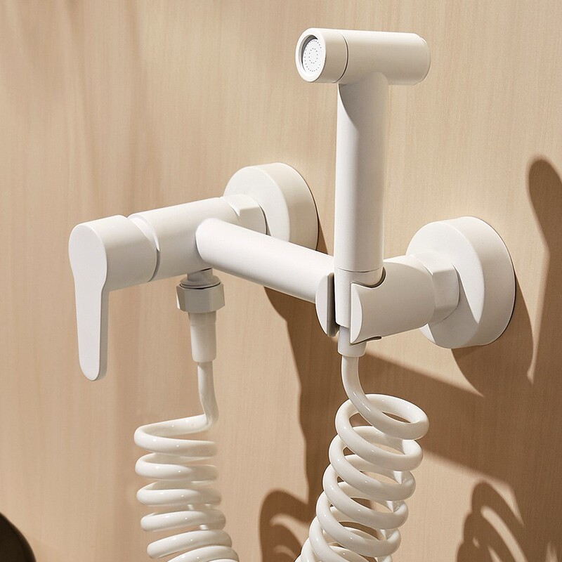 Bathtub Washer Hot and Cold Faucet Toilet Companion All Copper Toilet Mixing Valve Spray Gun Pressurized Flushing Nozzle Bathtub Washer Hot and Cold Faucet Toilet Companion All Copper Toilet Mixing Valve Spray Gun Pressurized Flushing Nozzle