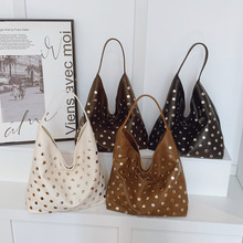 简约轻奢铆钉单肩包2026新款流行时尚百搭上课通勤大容量托特包