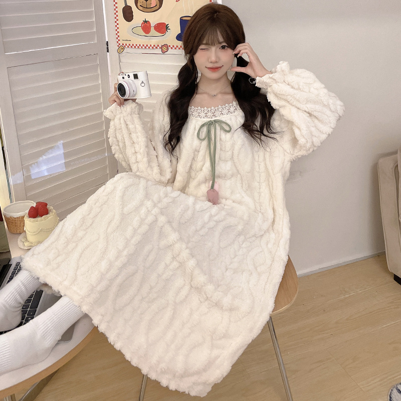 겨울 새 260G 자카드 벨벳 잠옷 여성의 두꺼운 따뜻하고 신선한 공주 스타일 긴 소매 레이스 홈 옷