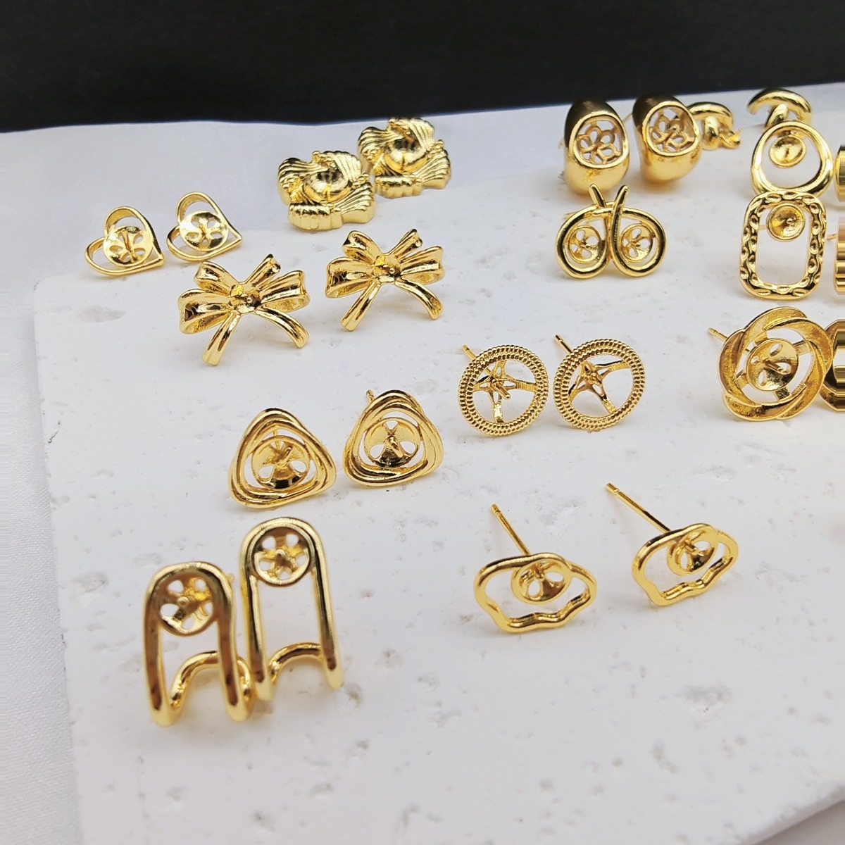 Perla de alta sensibilidad 925 agujas de plata 18k chapadas en oro pendientes huecos accesorios de material femenino fábrica al por mayor