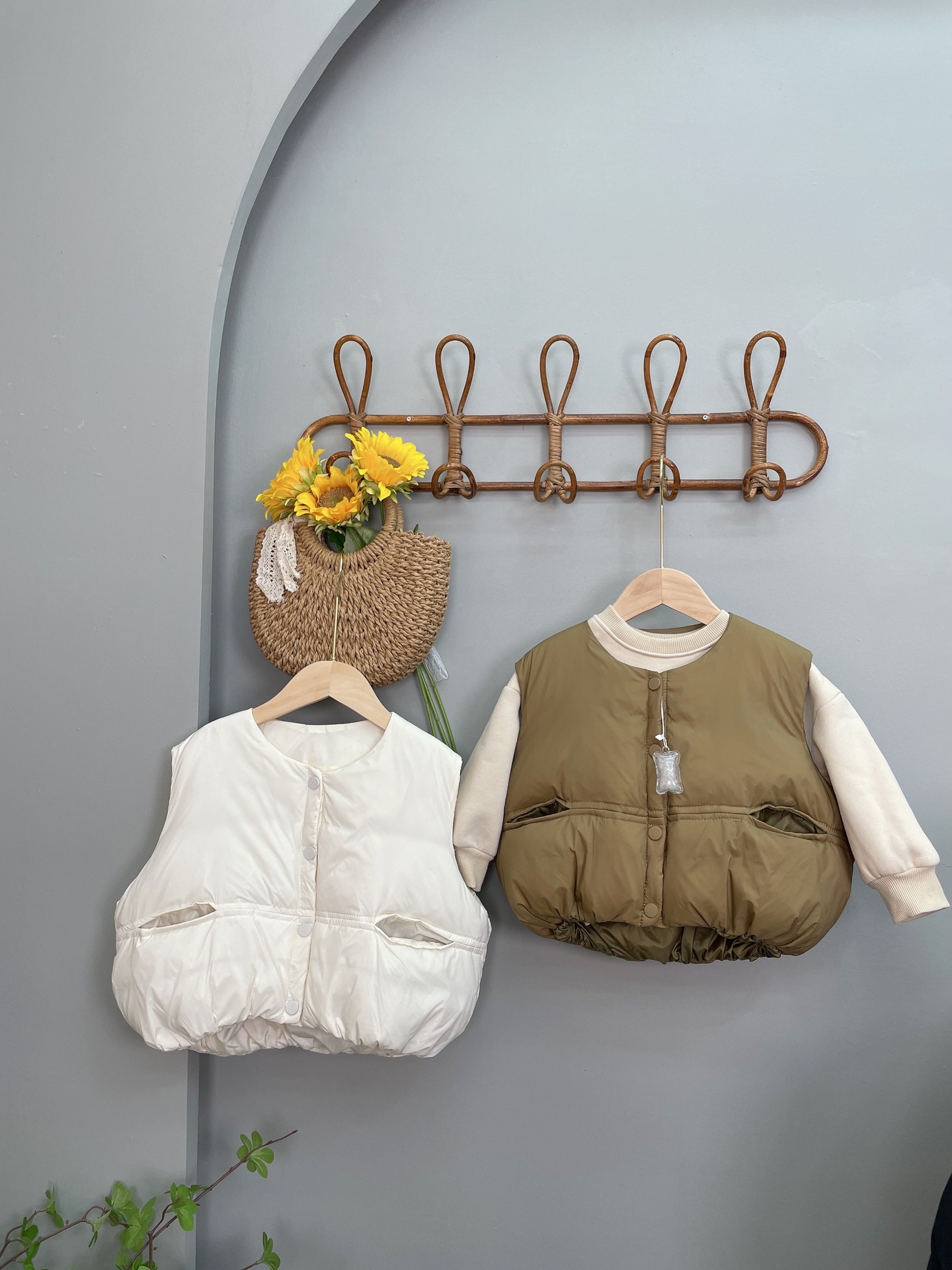 Korean version of down thickened small medium-sized children's external wear, warm shoulder stylish vest boys and girls,_voghion.com