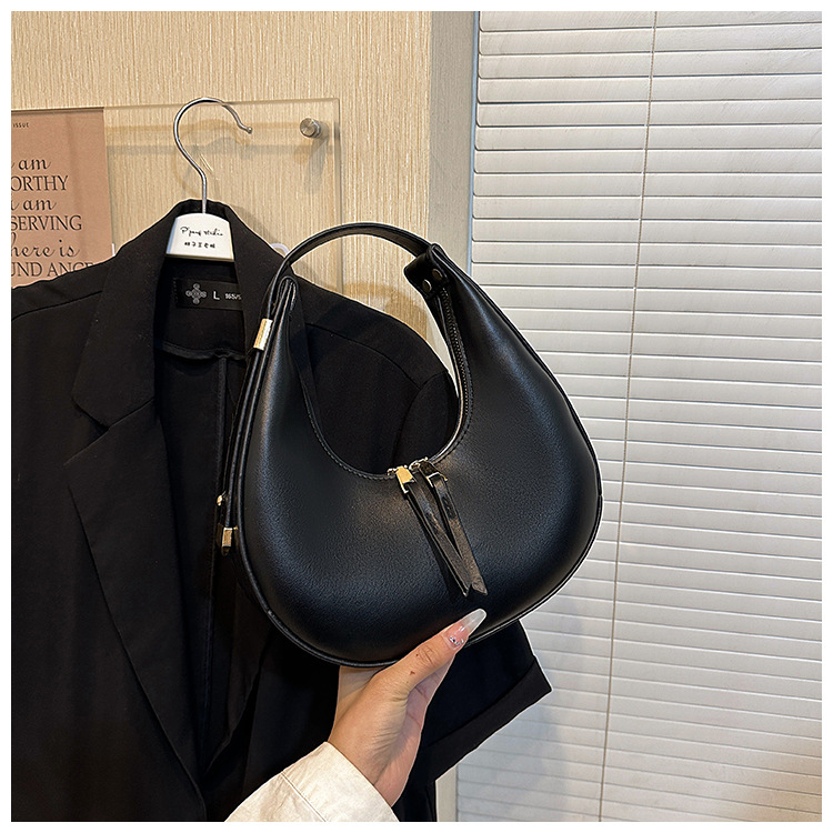 Koreanische Halbmondtasche 2024 Neue Modetasche Retro Internet Celebrity Beliebte einfache Handtasche Vielseitige Umhängetasche Großhandel_voghion.com