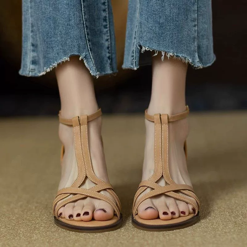 Cross-open-toe sandals new 2024 summer British mid-heel thick-heeled T-strip Roman women's shoes high-end light luxury shoes