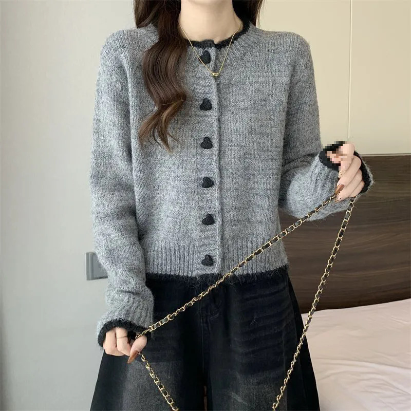 New design knitted cardigan with buttons, spring and autumn short long-sleeve color-blocked sweater jacket for women with heart pattern New design knitted cardigan with buttons, spring and autumn short long-sleeve color-blocked sweater jacket for women with heart pattern