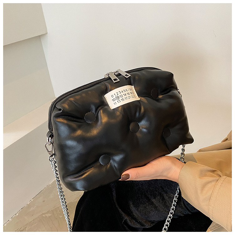 Cross-border Autumn Leisure Western Style Cotton Coat Bag 2021 New European And American Simple Retro Shell Bag Chain Shoulder Bag For Women display picture 11