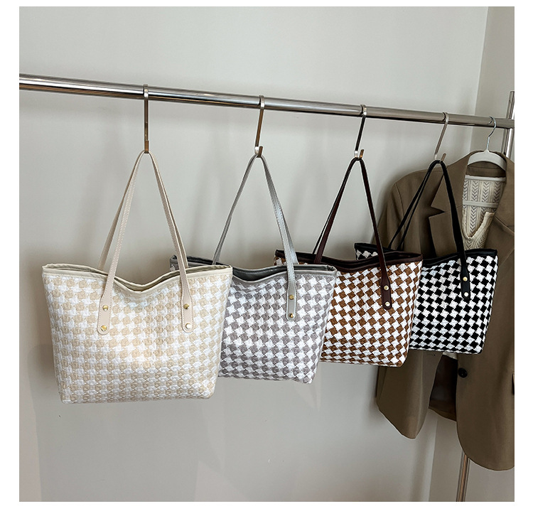 Casual commuting women's bag 2025 Spring checkered simple, stylish and trendy single-shoulder crossbody bag tote bag undefined