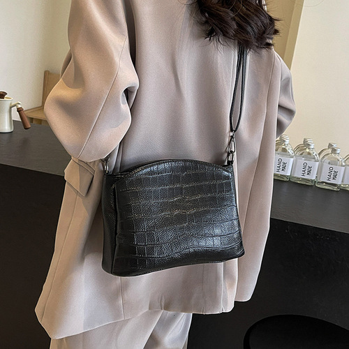 Source factory genuine leather bag for women 2024 new crocodile pattern multi-layer large capacity fashionable cowhide shoulder crossbody bag