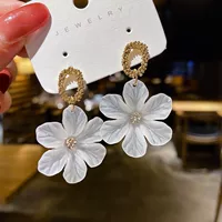 Южная Корея Dongdaemun ins Mori Цветочные Лепестковые серьги Свежие универсальные серьги Женские элегантные цветочные серьги из смолы