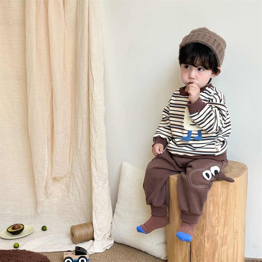 2024 otoño e invierno nuevos productos ropa para bebés más trajes de terciopelo para niños engrosados para bebés