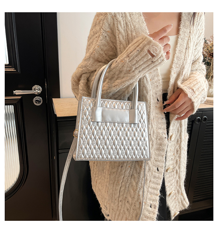 Leisure for women 2024 new item, niche simple diamond grid handbag, fashionable and popular single shoulder crossbody_voghion.com