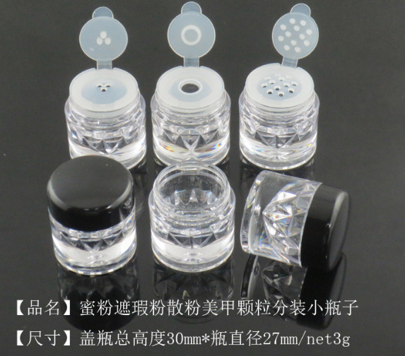 Con tapa transparente con tapón interior de 12 orificios; tapa negra de 3ml; plástico