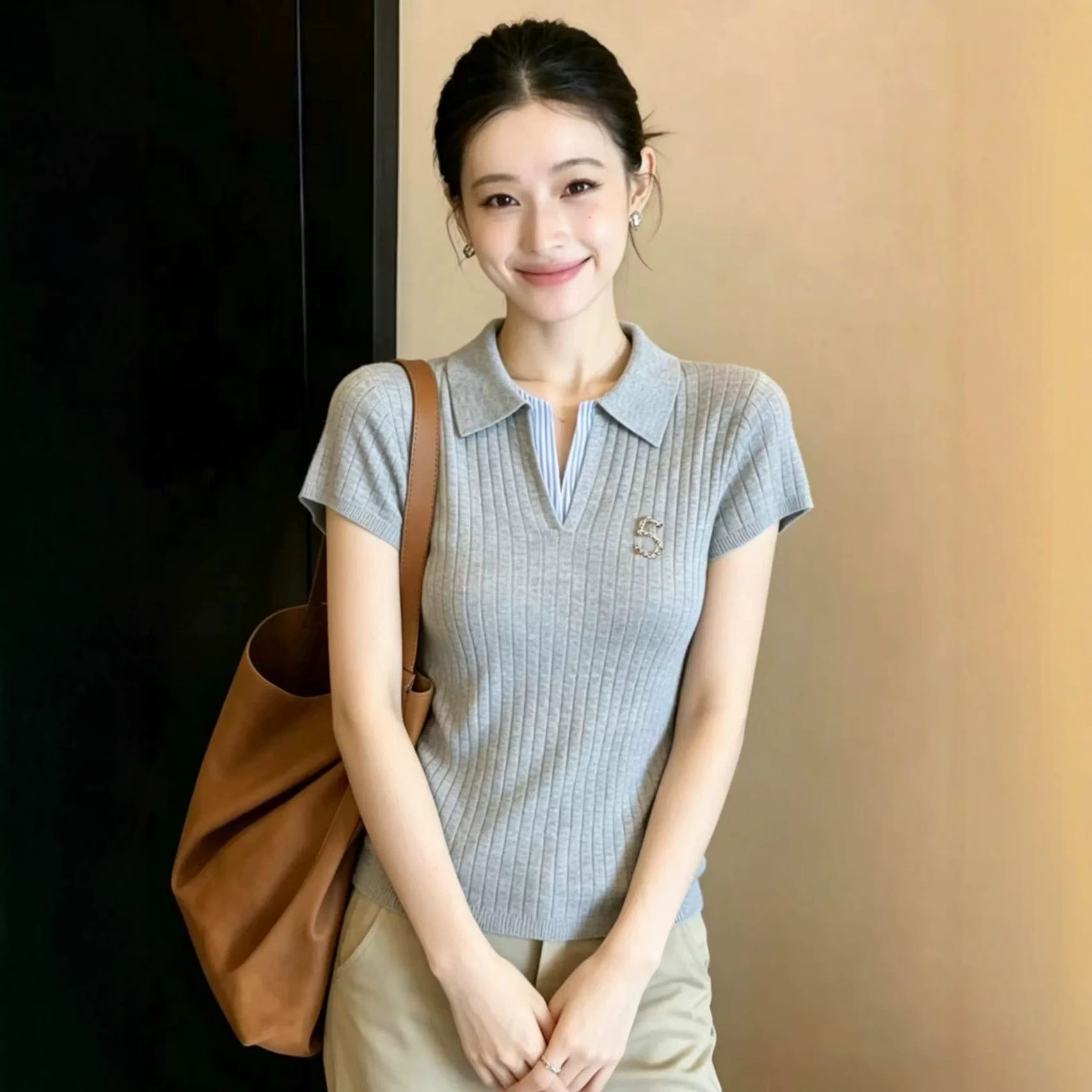 Áo thun nữ cổ lật tay ngắn thiết kế giả hai lớp mỏng nhẹ mùa hè — màu xám chi tiết 2