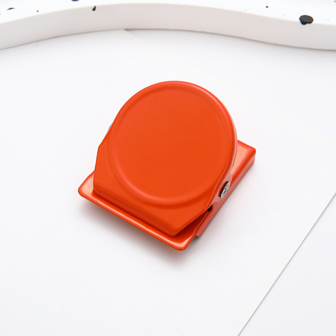 Nuevo clip de absorción magnética transfronteriza refrigerador pegado clip de imán clip de notas de color macarón sistema de metal refrigerador clip de mensajes de cocina