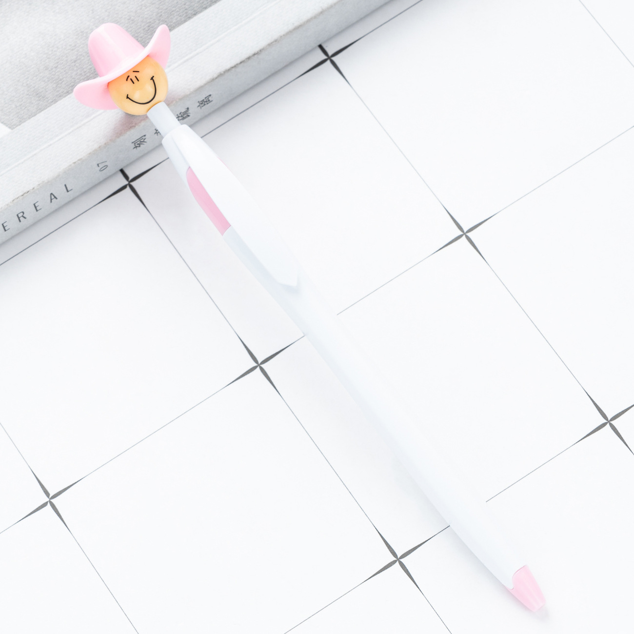 Pequeña calabaza bolígrafo de plástico sombrero de vaquero bolígrafo de juguete se puede imprimir logotipo creativo sonriente plástico bolígrafo al por mayor