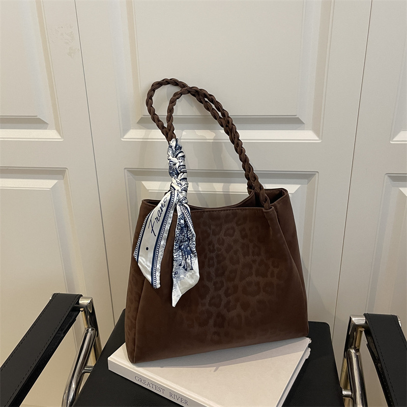 Retro leopardo de gran capacidad bolso tote mujer otoño e invierno 2025 ocio versátil viaje alto sentido de hombro mochila