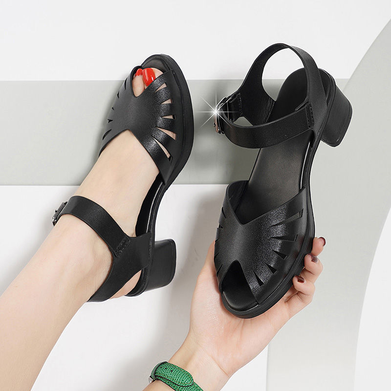 夏季大碼跨境舒適個性壹字扣羅馬粗跟漆皮氣質女高雅涼鞋