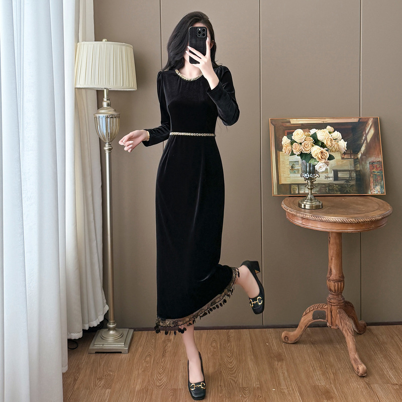 Mnnz316 Velvet Tassel Splicing Heavy Beaded Dress 2025 Autumn and Winter New Elegant Slim Little Black Dress Mnnz316 Velvet Tassel Splicing Heavy Beaded Dress 2025 Autumn and Winter New Elegant Slim Little Black Dress