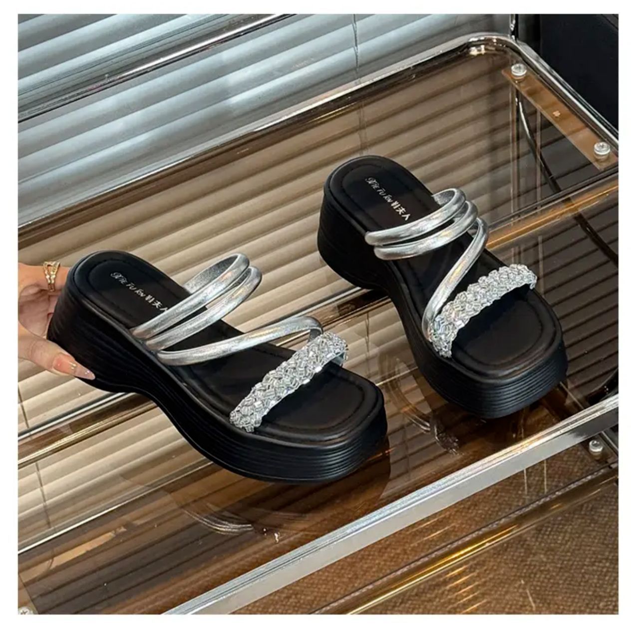 Versatile Beach Shoes Niche Outdoor Platform Thick-Soled Two-Way Sandals 2025 Summer Height-Increasing Rhinestone Fashion Slip-Ons