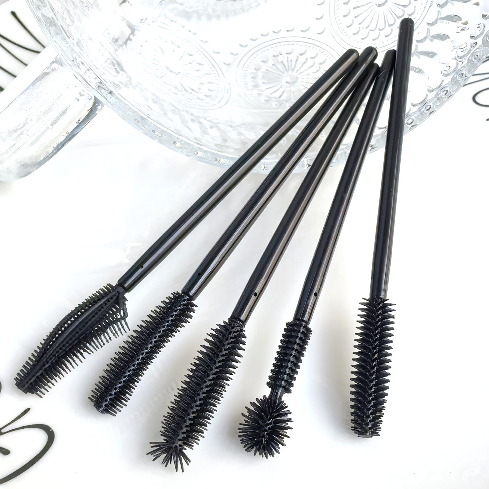 Disposable silicone handheld brush for eyelashes