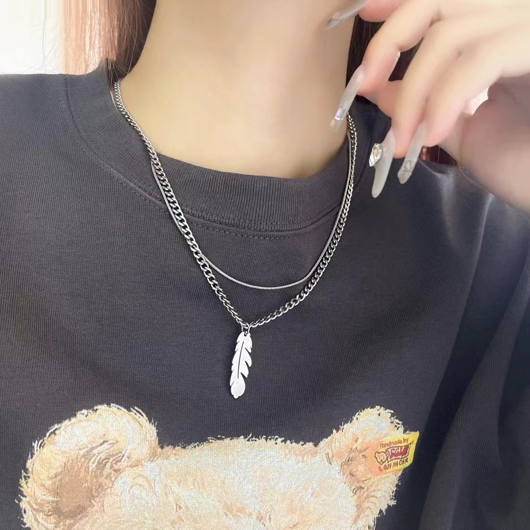 Joyería Al Por Mayor Estilo IG Hip Hop Pluma Acero Titanio Pulido Collares De Doble Capa Cadena De Eslabones Cubanos Cadena De Eslabones Cubanos Cadena De Serpiente display picture 4