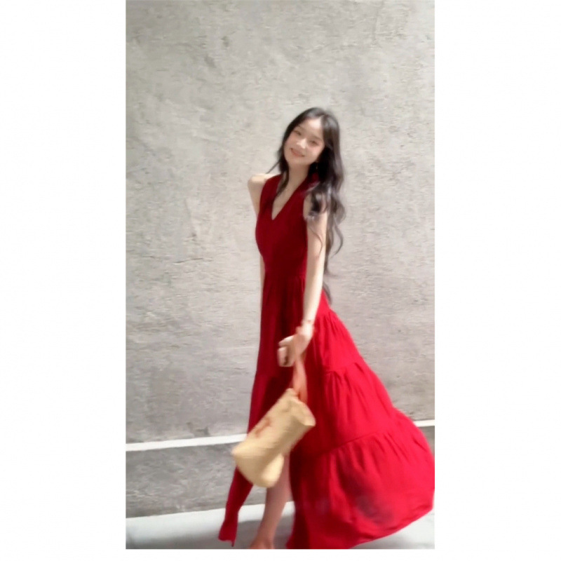 French-Style Elegant Red Halter Neck Strap Dress for Women, Summer 2026 New Model, Perfect for Seaside Vacation, Stunning and Beautiful Long Dress