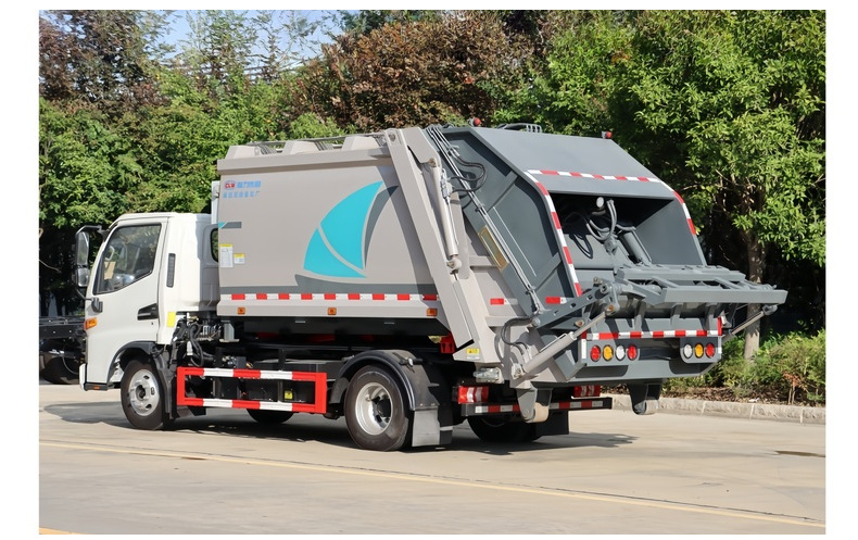 Blue license plate Dongfeng pure electric hook-lift garbage truck, detachable cargo box garbage truck, 2-8 cubic meters box capacity