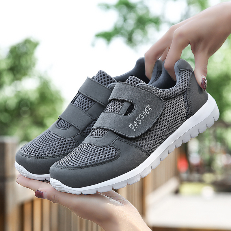 Mom's shoes spring and autumn middle-aged and elderly walking shoes old shoes soft bottom old Beijing cloth shoes men's casual shoes