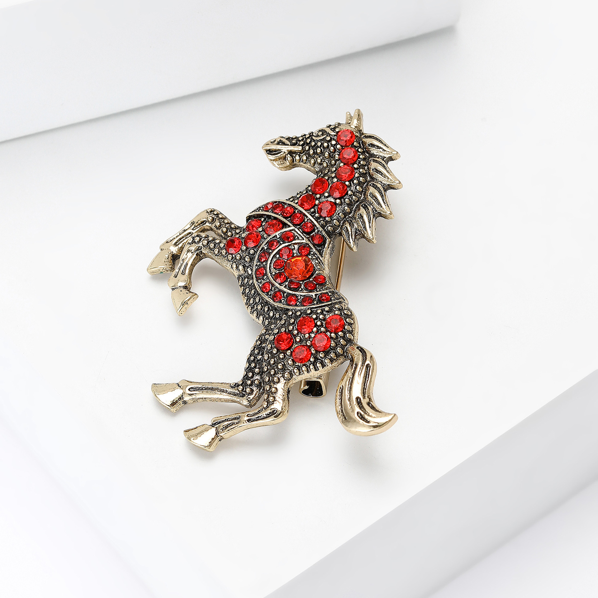 Hot-Selling Fashionable Light Luxury Retro Enamel Horse Rhinestone Brooch Versatile Anti-Exposure Clothing Accessory Pin