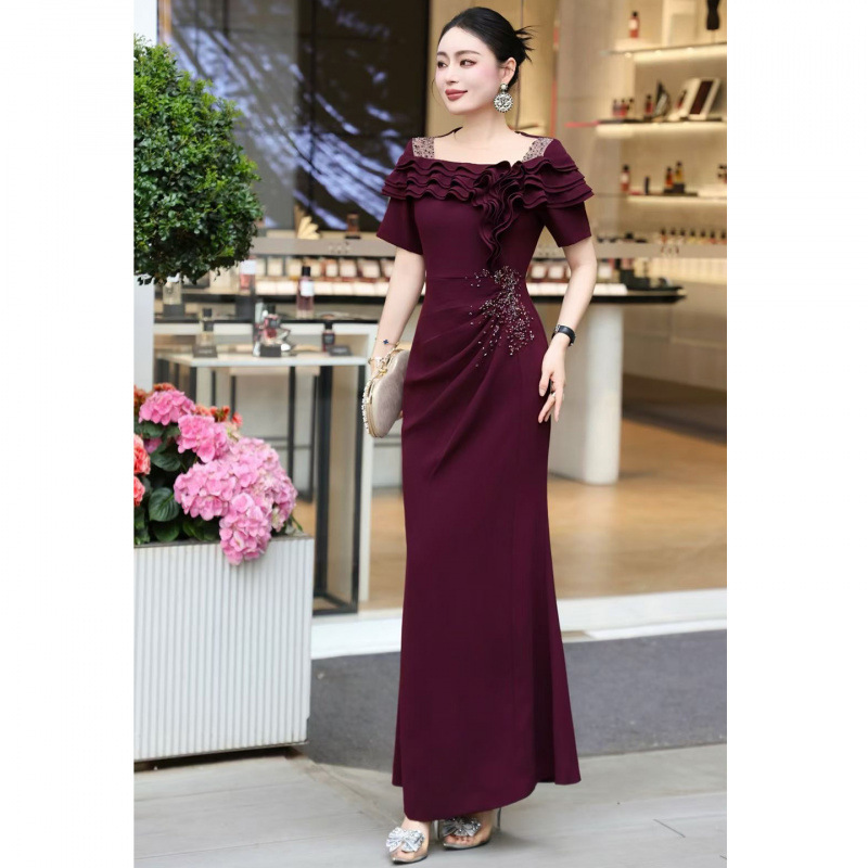 High-End Women's Clothing with Three-Dimensional Ruffles, Heavy Embellishments, Luxurious Sparkle, Elegant Slim-Fit, and Graceful Long Dress High-End Women's Clothing with Three-Dimensional Ruffles, Heavy Embellishments, Luxurious Sparkle, Elegant Slim-Fit, and Graceful Long Dress
