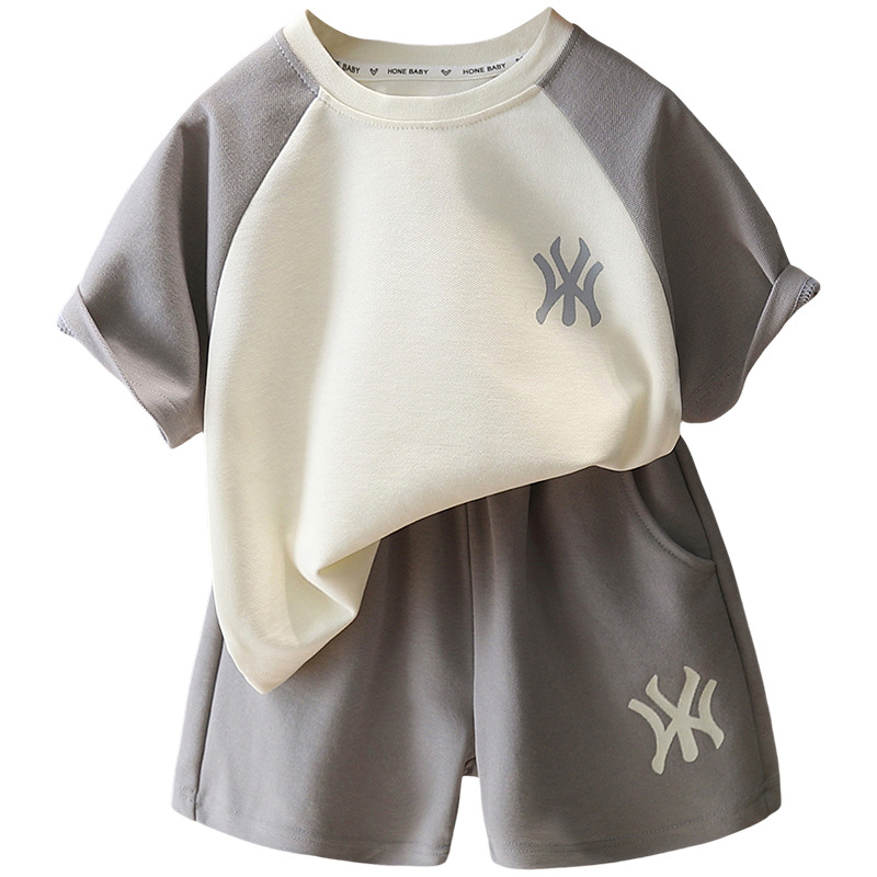 7487 Traje de verano para niños 2025 Nueva camiseta de manga corta a juego de colores de celebridades de Internet para niños Verano deportivo de dos piezas Verano