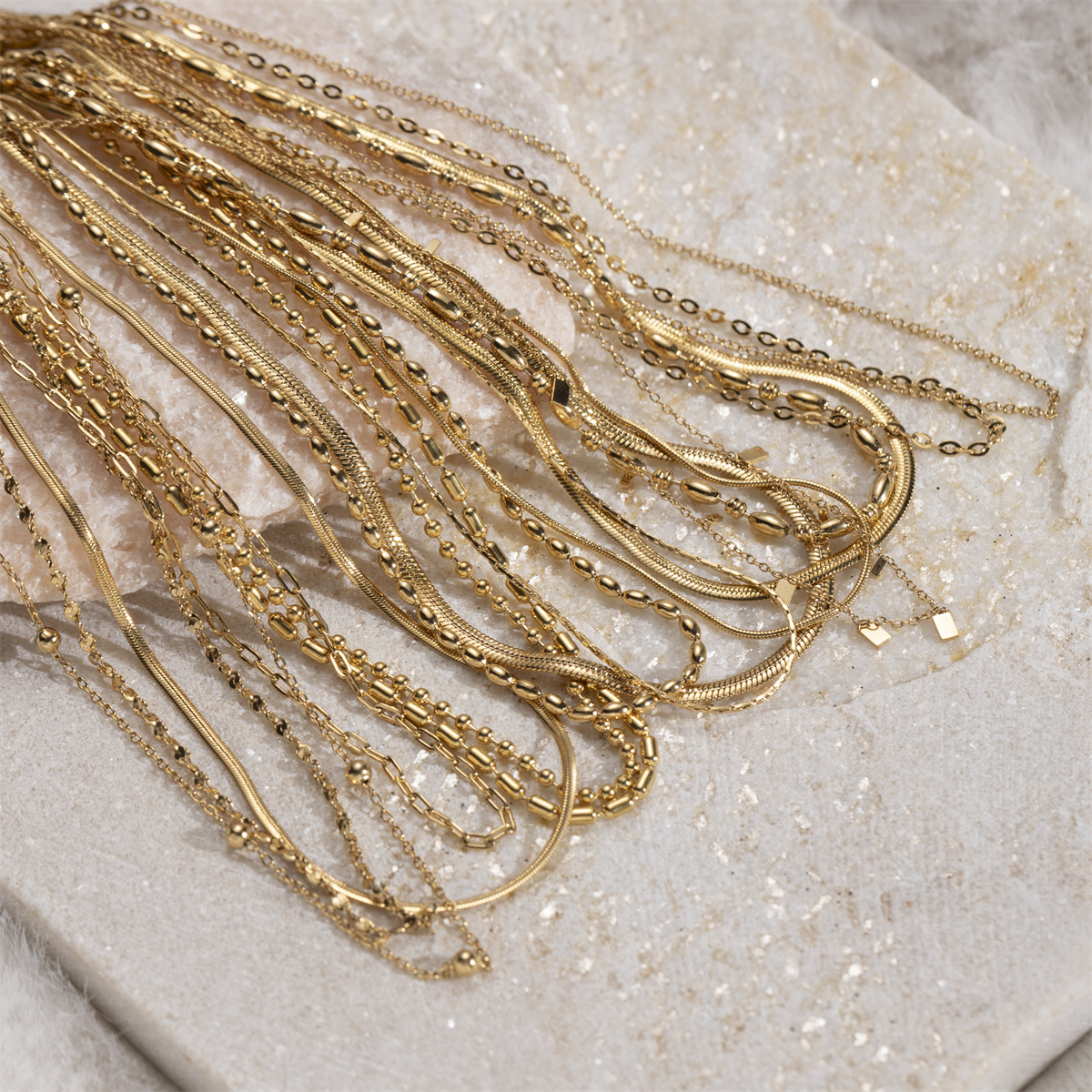 Taena collar de acero de titanio europeo y americano apilado con sentido de alta gama moda para mujer cadena de clavícula minimalista joyería explosiva transfronteriza al por mayor
