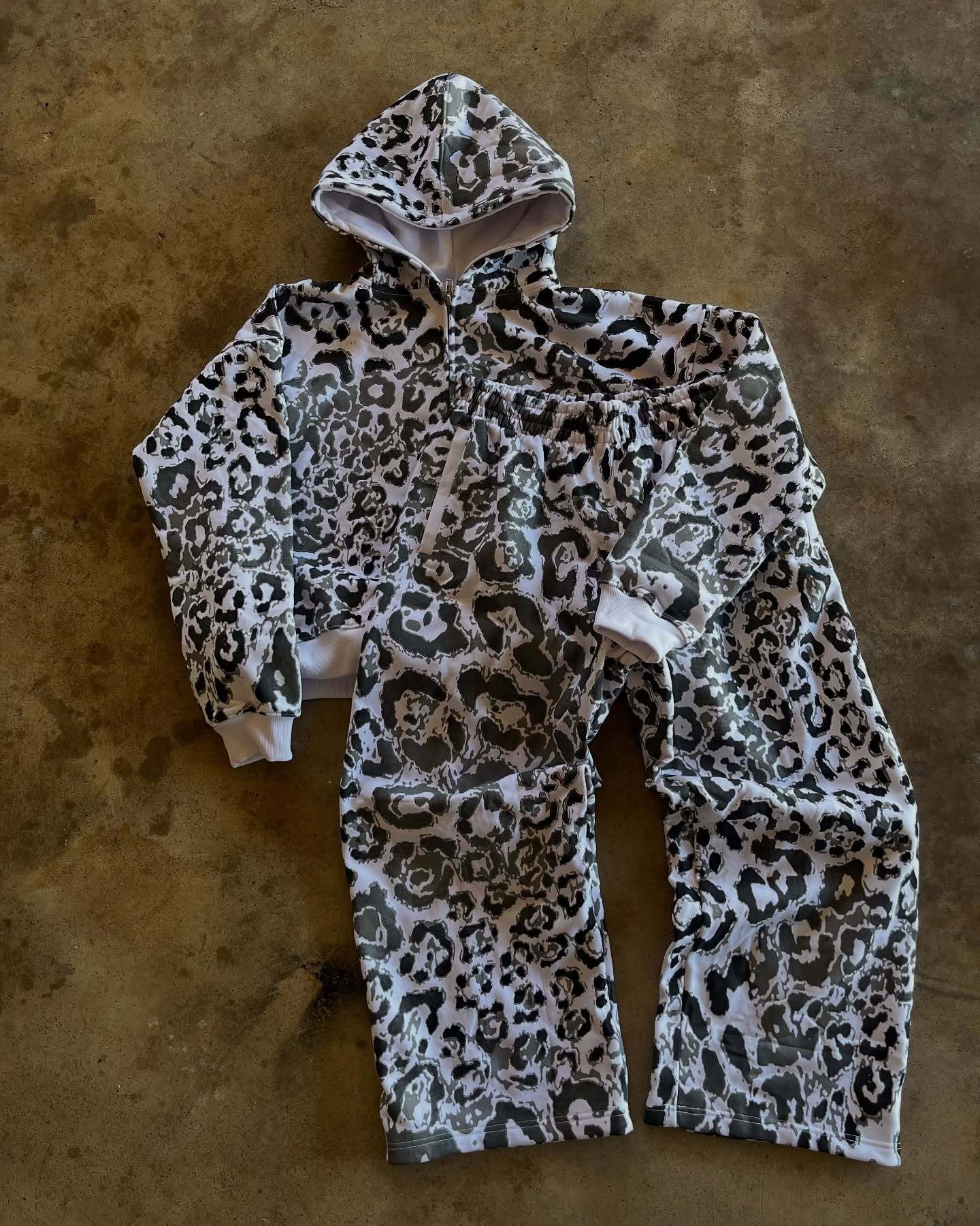 Y2K Animal Print Zip-Up Hoodie – Unisex Streetwear Jacket With 3D Embossed Design | Retro Futurism & Hip-Hop Fashion_viptrois.com