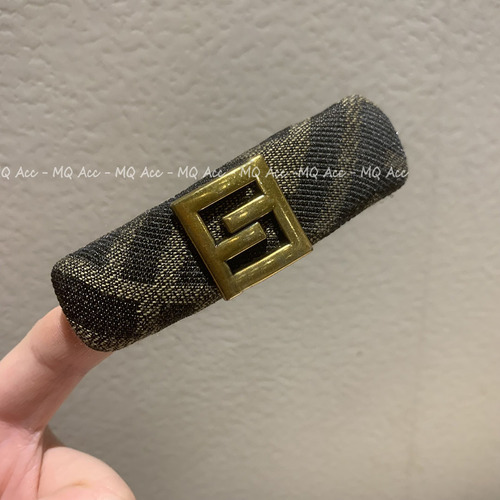 Small Red Calligraphy Style Retro G Sponge Hair Clip for Women, Bangs Clip, Retro Printed Hair Clip for Fashion and Elegance