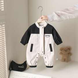 婴儿连体衣春装男宝宝衣服春秋超萌挎包外出服婴幼儿小月龄爬爬服