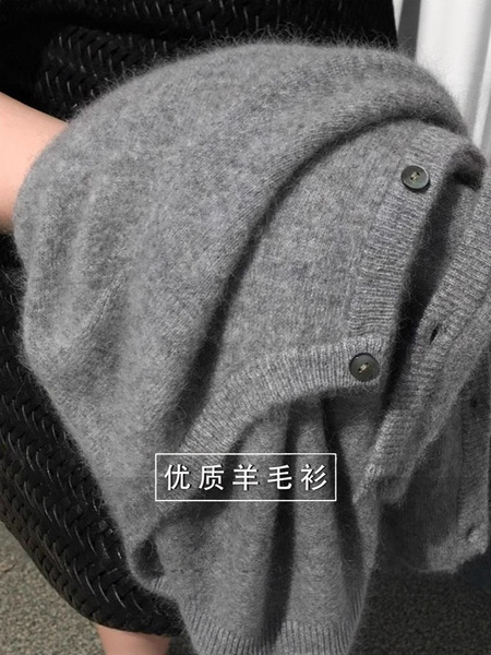 Woolen cardigan with a round collar