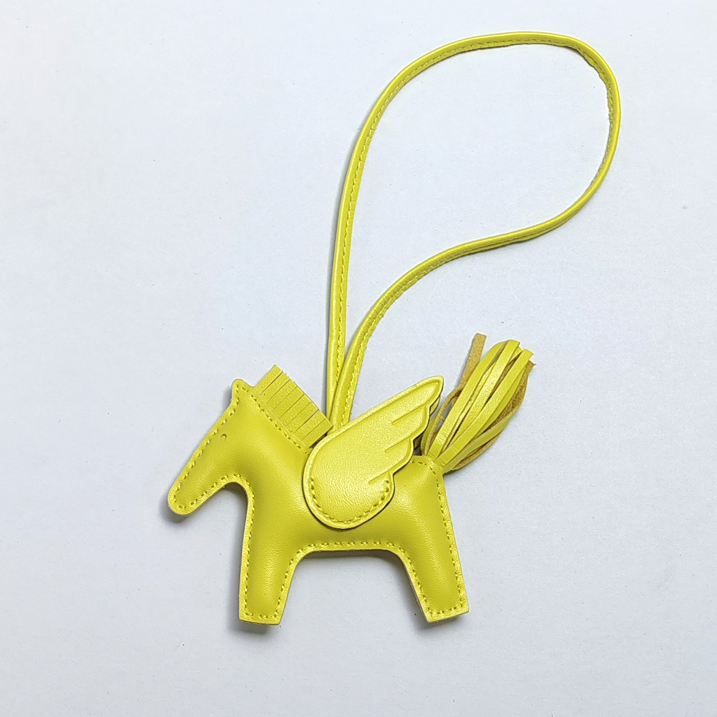 Cute Angel Little Pegasus Colgante Pit Edition H Home Colgante de bolso de caballo cosido a mano Colgante de cuero de oveja Llavero Colgante