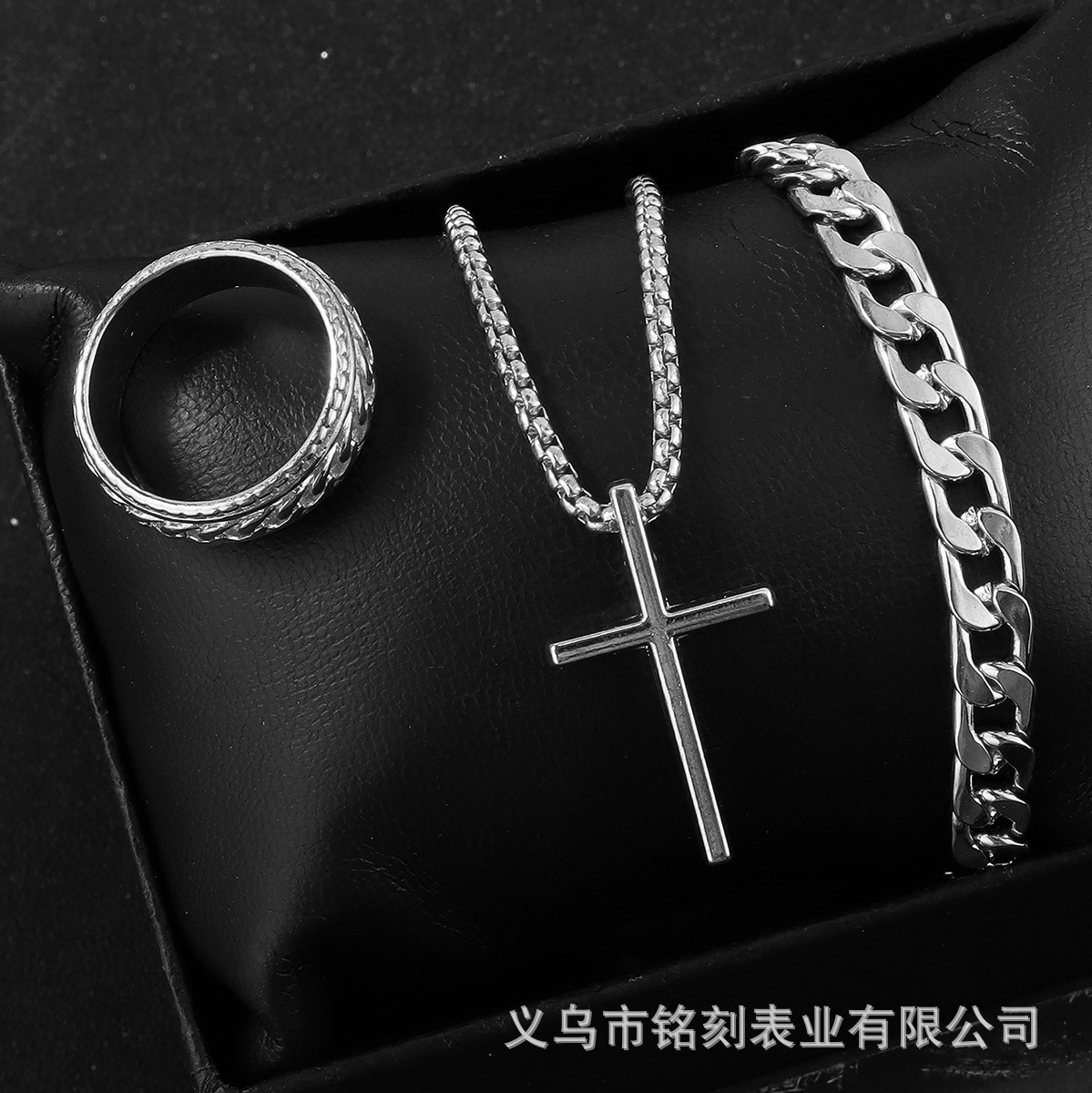 银色十字架