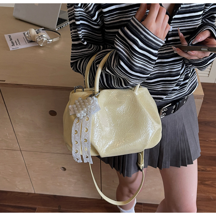 Fashionable tote bag, large-capacity underarm bag, 2025 new solid color texture women's bag, simple commuting bag, soft leather single-shoulder undefined