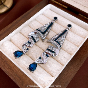 Silver needle inlaid diamond water drop geometric earrings European and American light luxury high-end earrings niche retro temperament earrings wholesale for women