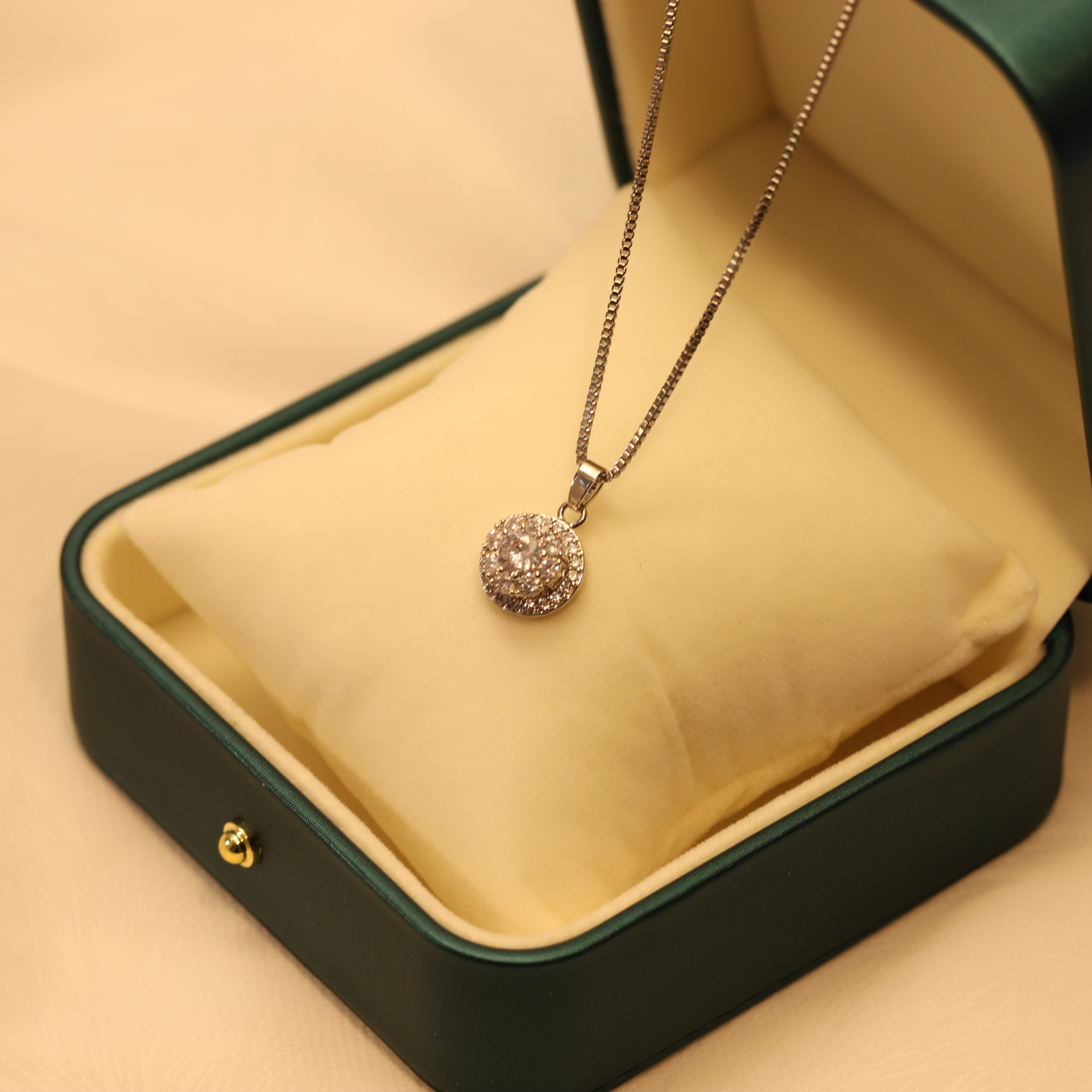 Set de joyería para mujer collar y pendientes con anillos_voghion.com
