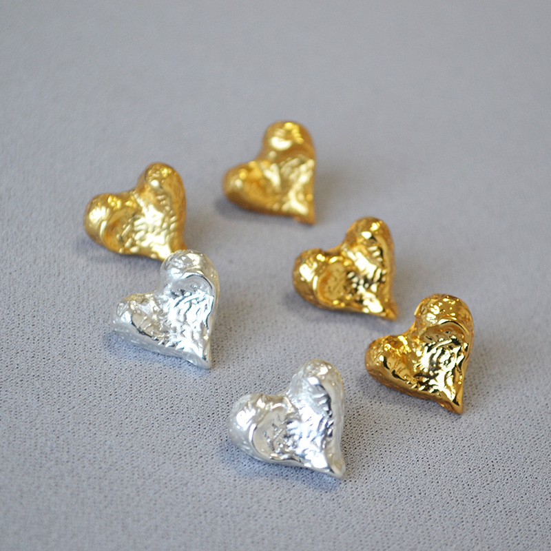 Elegant Simple Style Heart Shape Brass Plating Pleated Ear Studs 1 Pair display picture 4