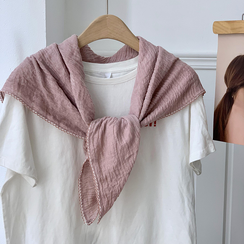 90 toallas cuadradas para mujeres otoño y invierno 2025 nuevo color sólido borde de dientes curvos bolsas de pañuelo protector de cuello bufandas bufandas de seda al por mayor