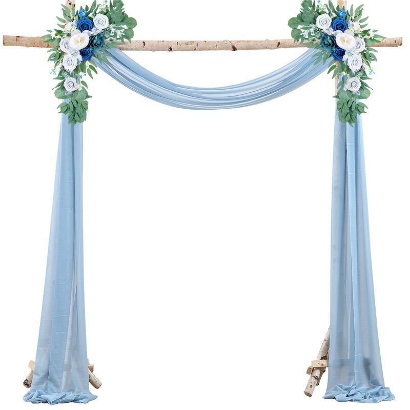 カーテンは欧米の結婚式のアーチで飾られています。|undefined