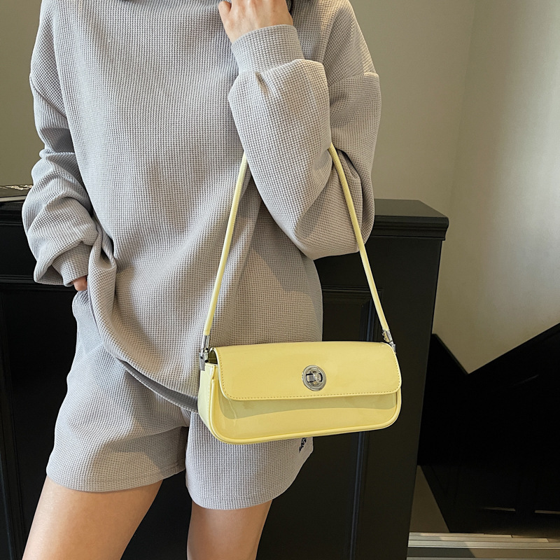 Bolso de axila de textura de alta calidad 2025 primavera nuevo bolso femenino charol brillante bolso de hombro fresco simple