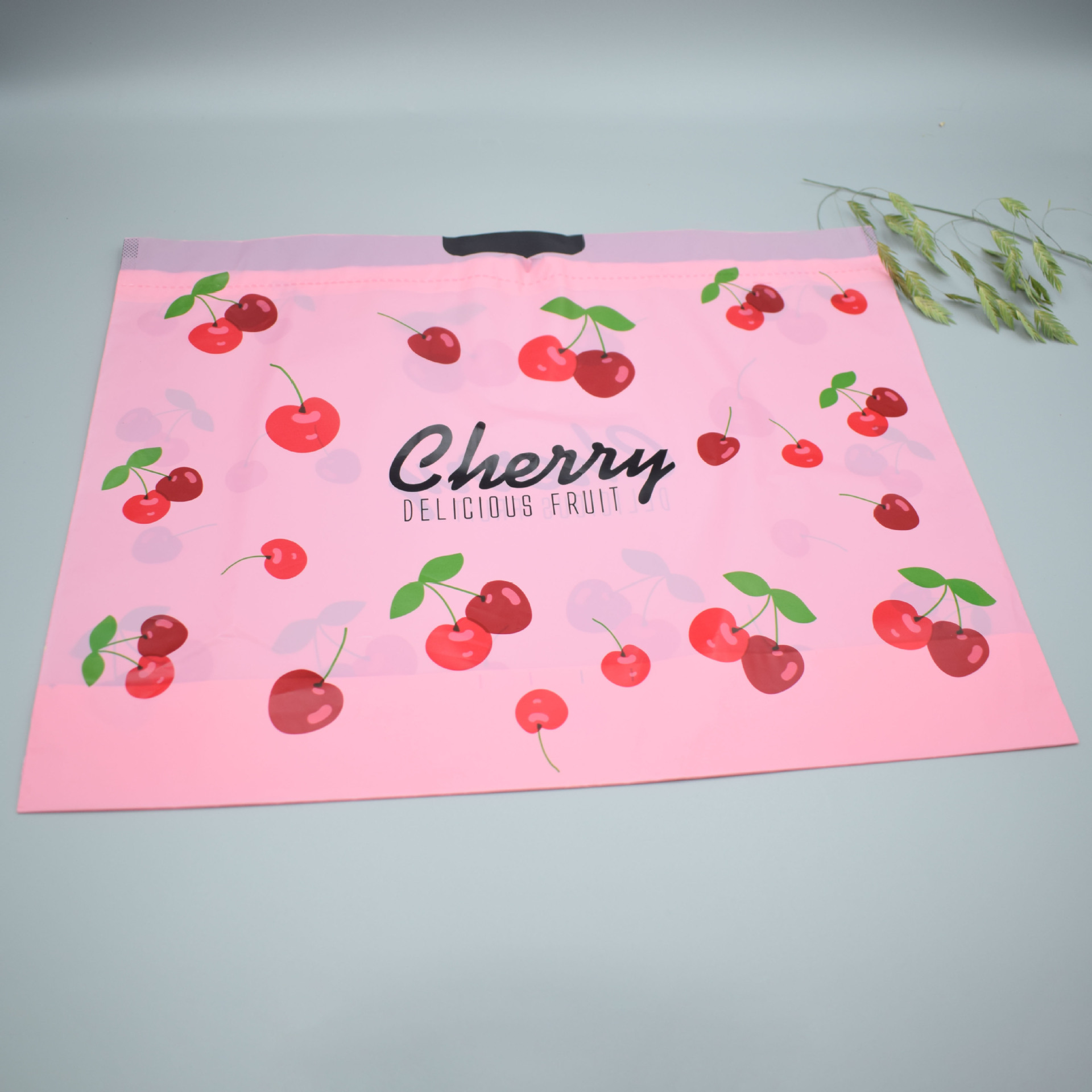 Вишня маленькая (в наличии); небольшой размер 30*20*11 (девять шелков)